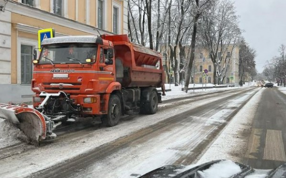 Глава Псковской области поручил усилить уборку дорог от снега