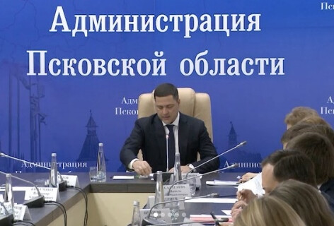 Михаил Ведерников уверил, что в Псковской области нет дефицита аппаратов ИВЛ