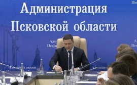 Михаил Ведерников уверил, что в Псковской области нет дефицита аппаратов ИВЛ