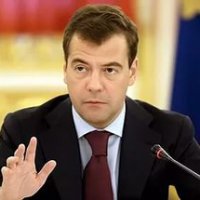 Медведев распорядился развивать несырьевой экспорт из России
