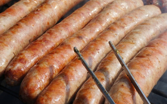 В Псковской области подешевели сосиски и вареная колбаса