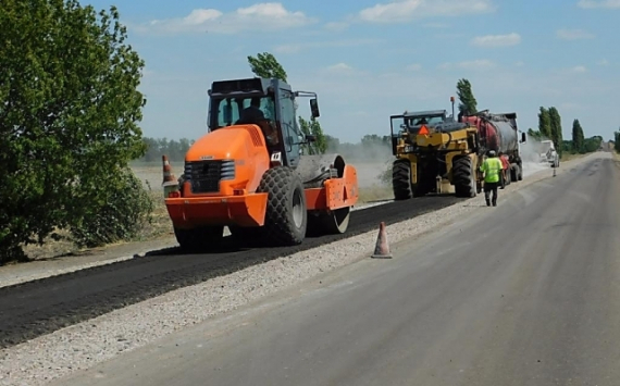 Ремонтники полностью реконструировали километр трассы в Псковской области